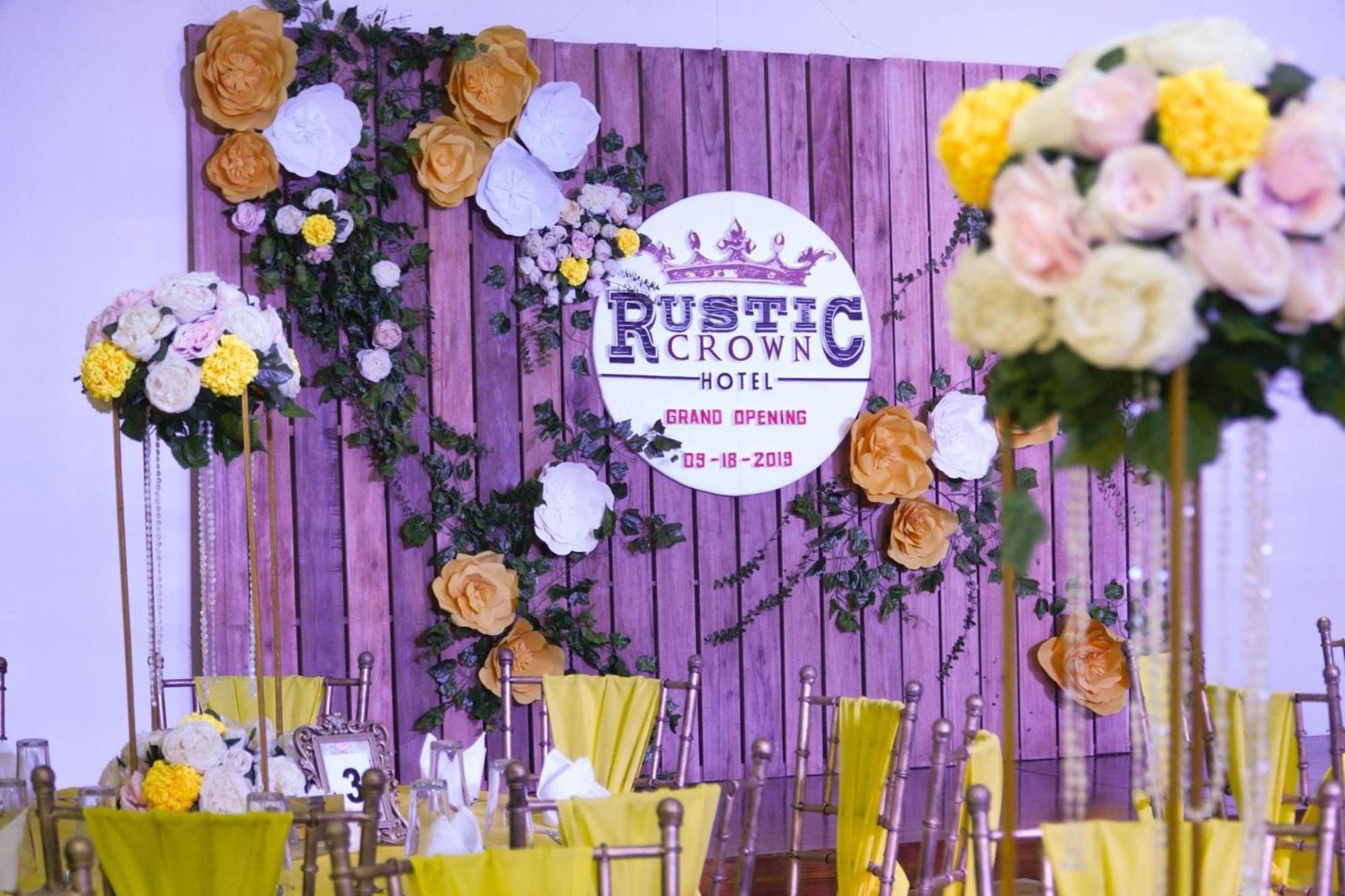 Rustic Crown Hotel アラミノス エクステリア 写真